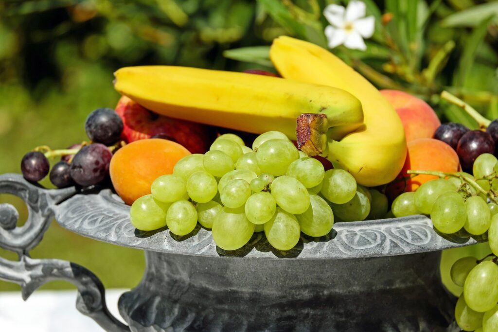 E' vero che la frutta va mangiata lontano dai pasti? Ecco la verità
