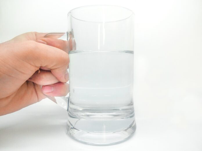 Perché bere acqua bollita fa bene? Ecco tutta la verità 