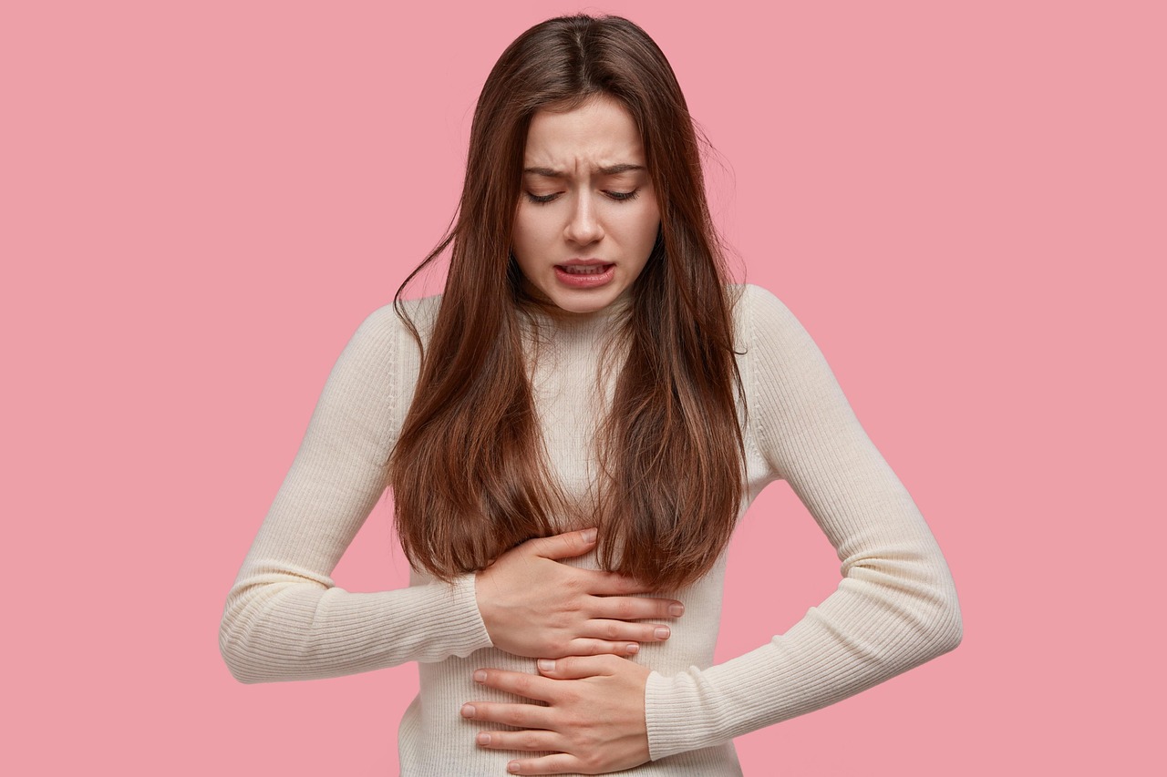 Alimento che peggiora i sintomi della tiroide, con focus su effetti negativi e consigli nutrizionali.
