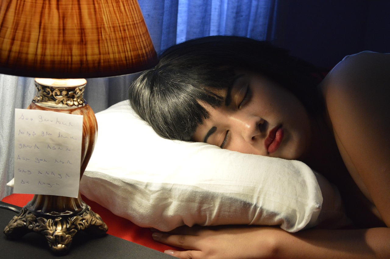 Cervello e cuore a rischio: effetti del sonno insufficiente su salute e benessere.