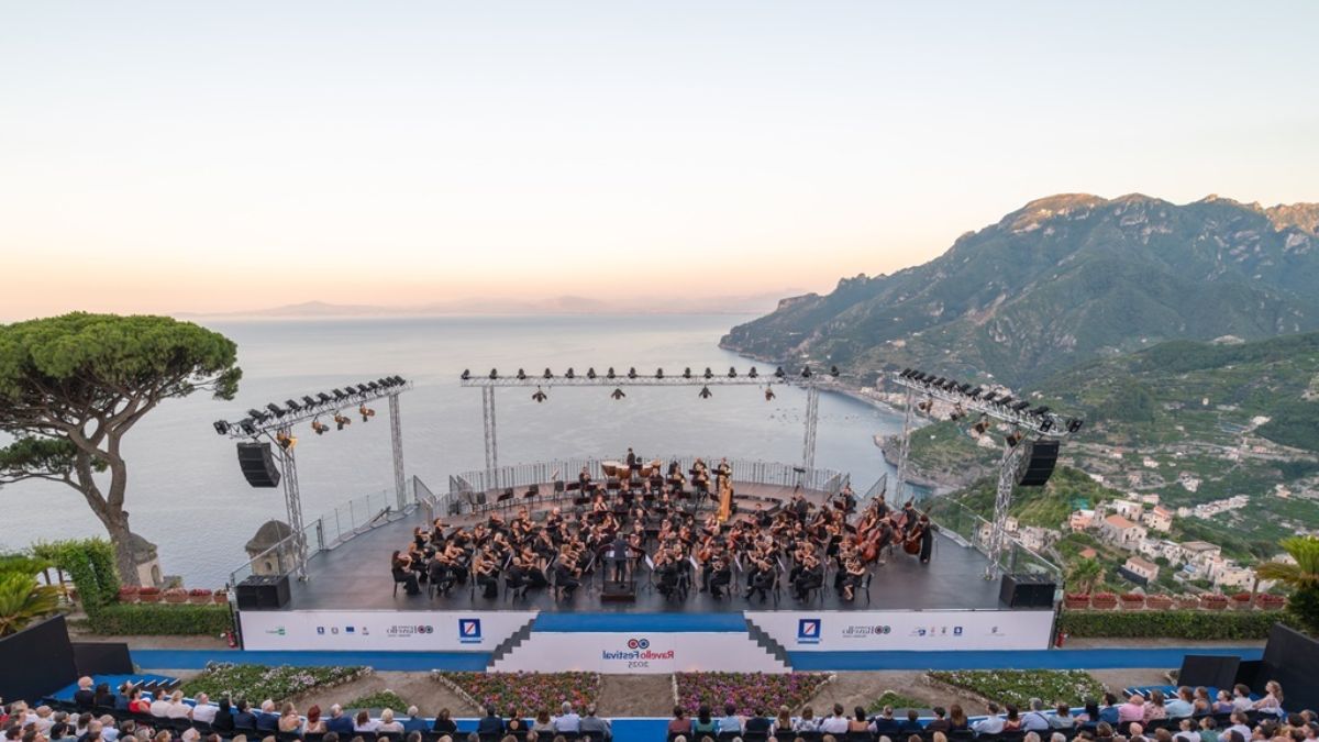 Logo del Ravello Festival 2026 con date e informazioni sugli ospiti e le novità estive.